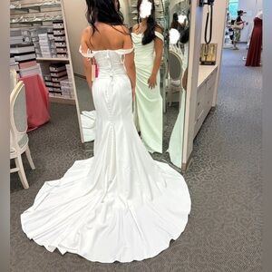 Elegant Off-Shoulder Wedding Dress